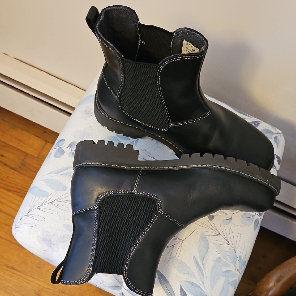 Eastland Black Leather Chelsea Boots